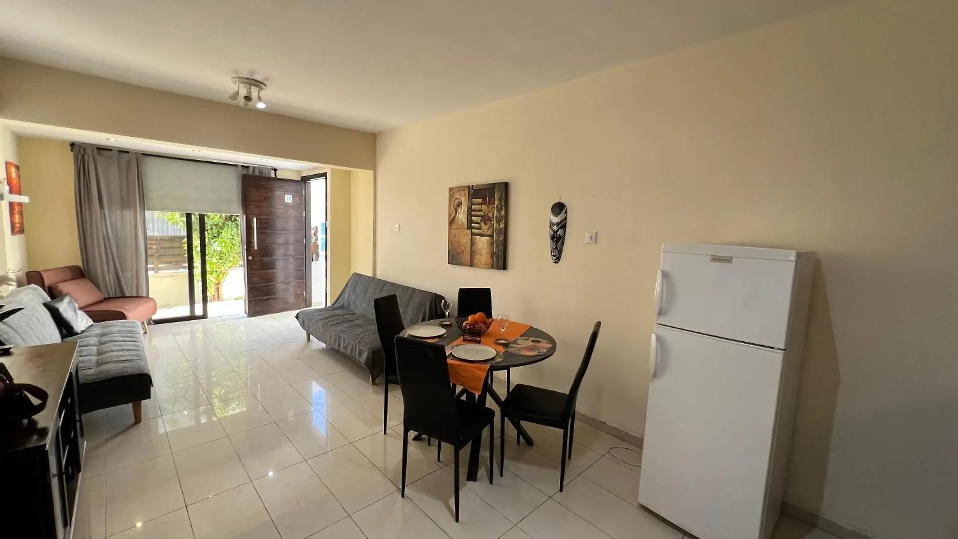איה נאפה George Apartments