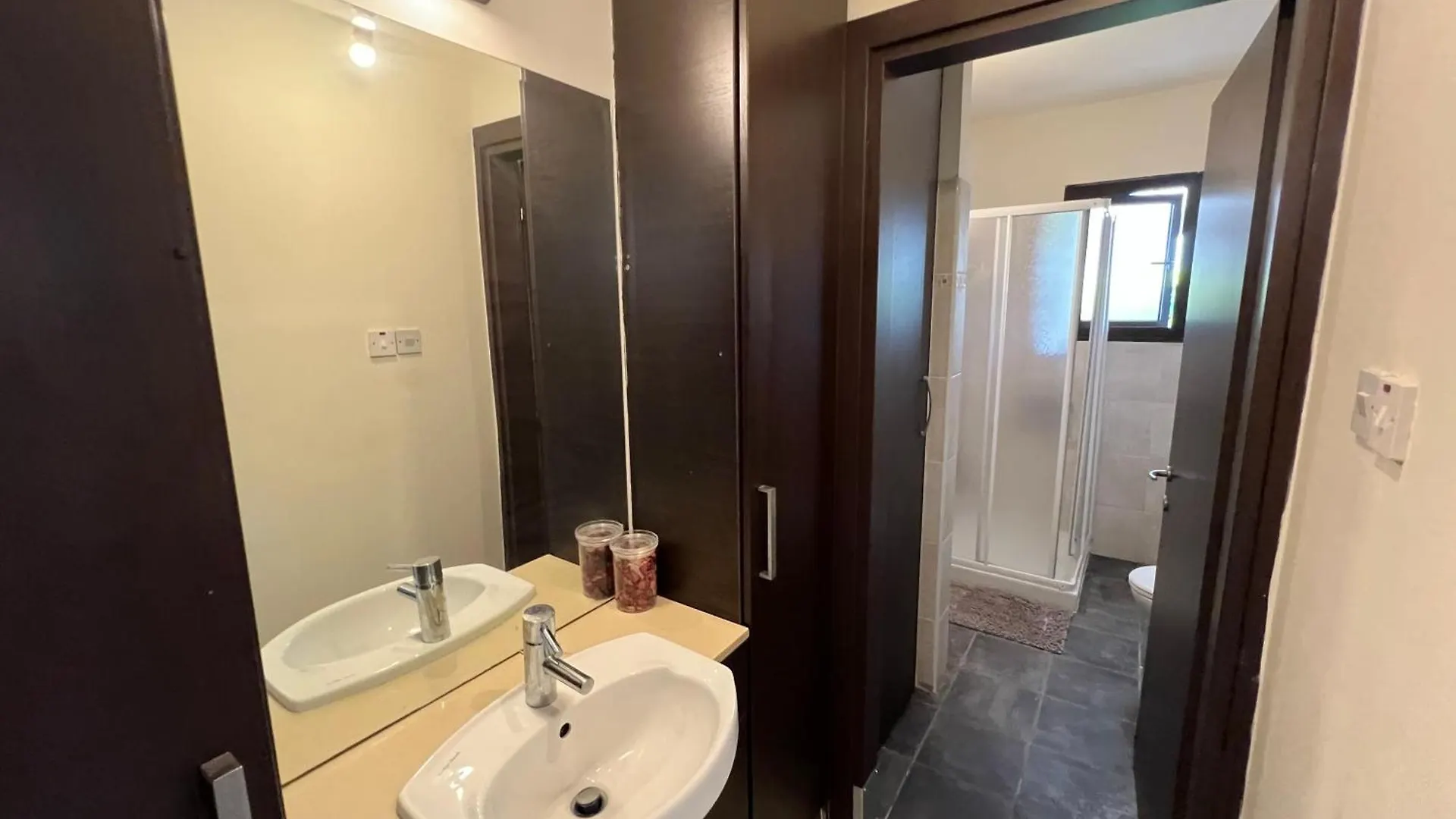 איה נאפה George Apartments 0*, איה נאפה