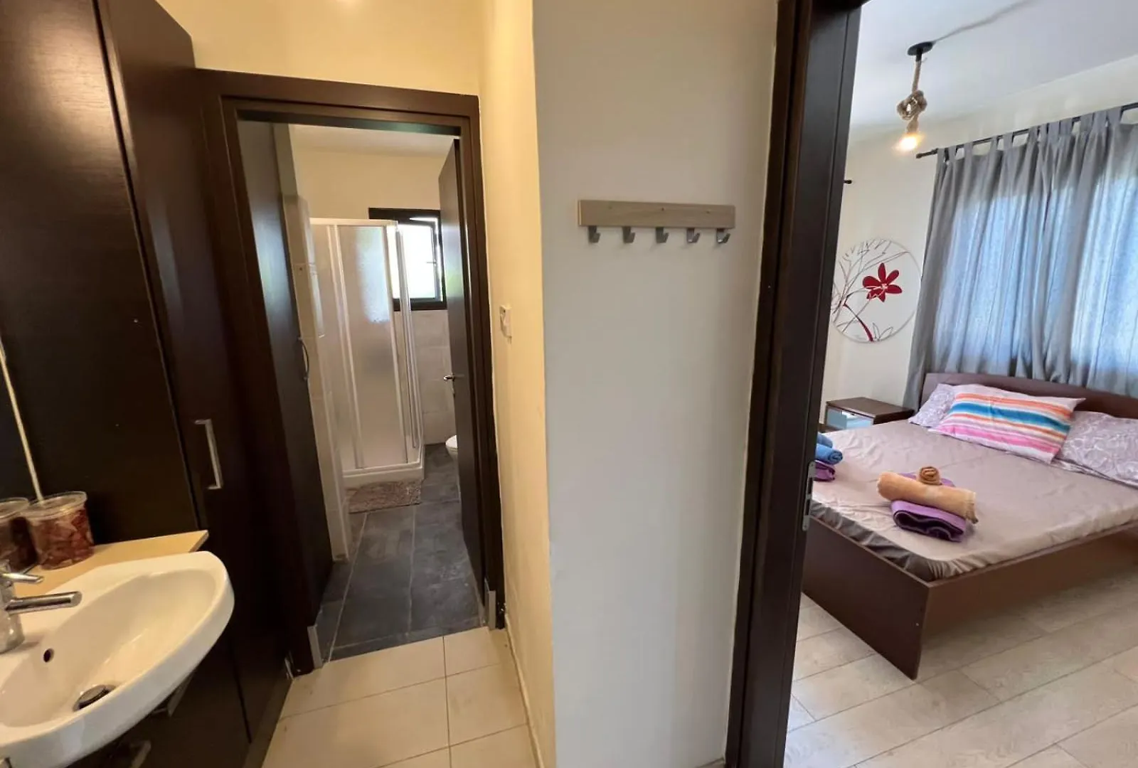 איה נאפה George Apartments