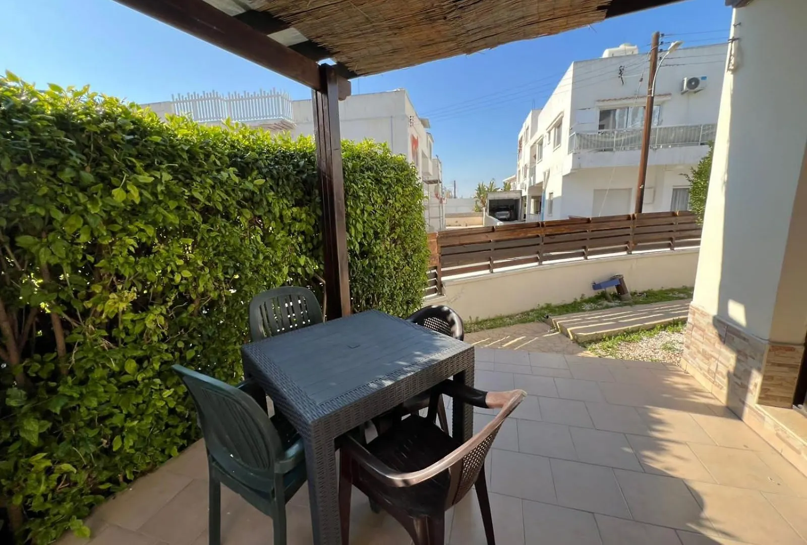 איה נאפה George Apartments