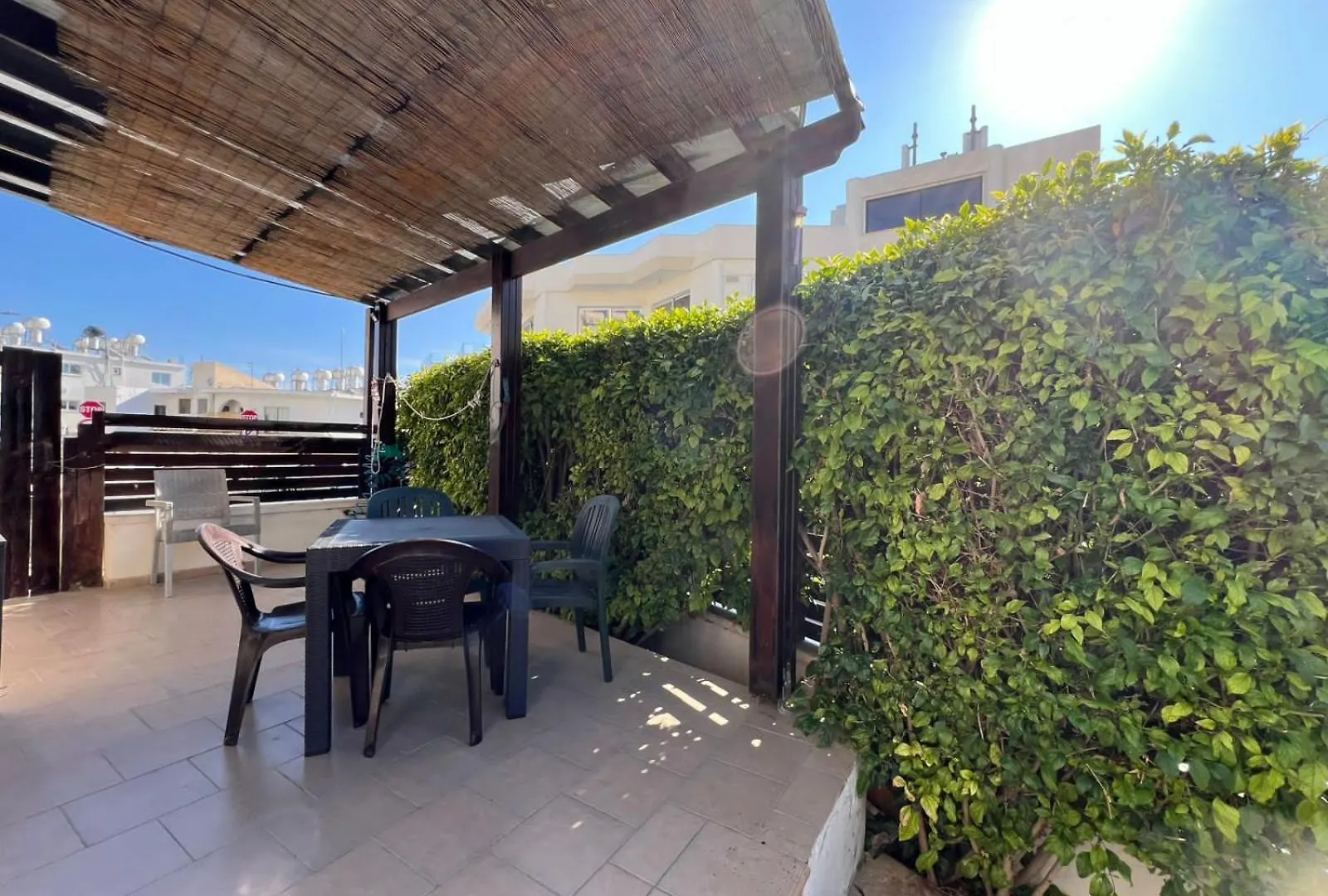 איה נאפה George Apartments